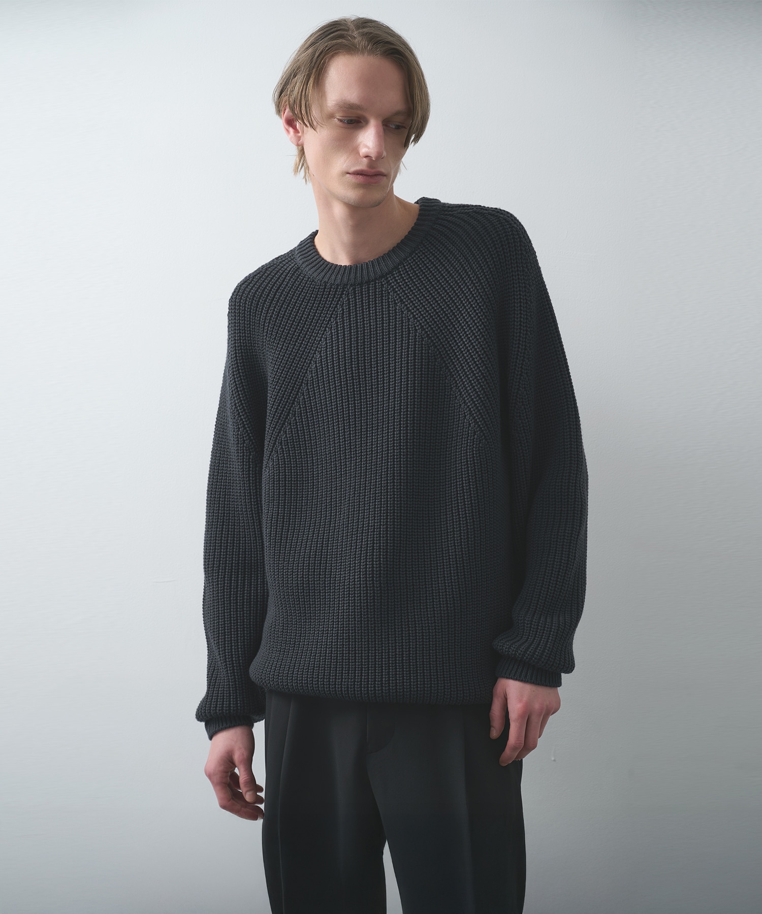 SIGNATURE CREW NECK