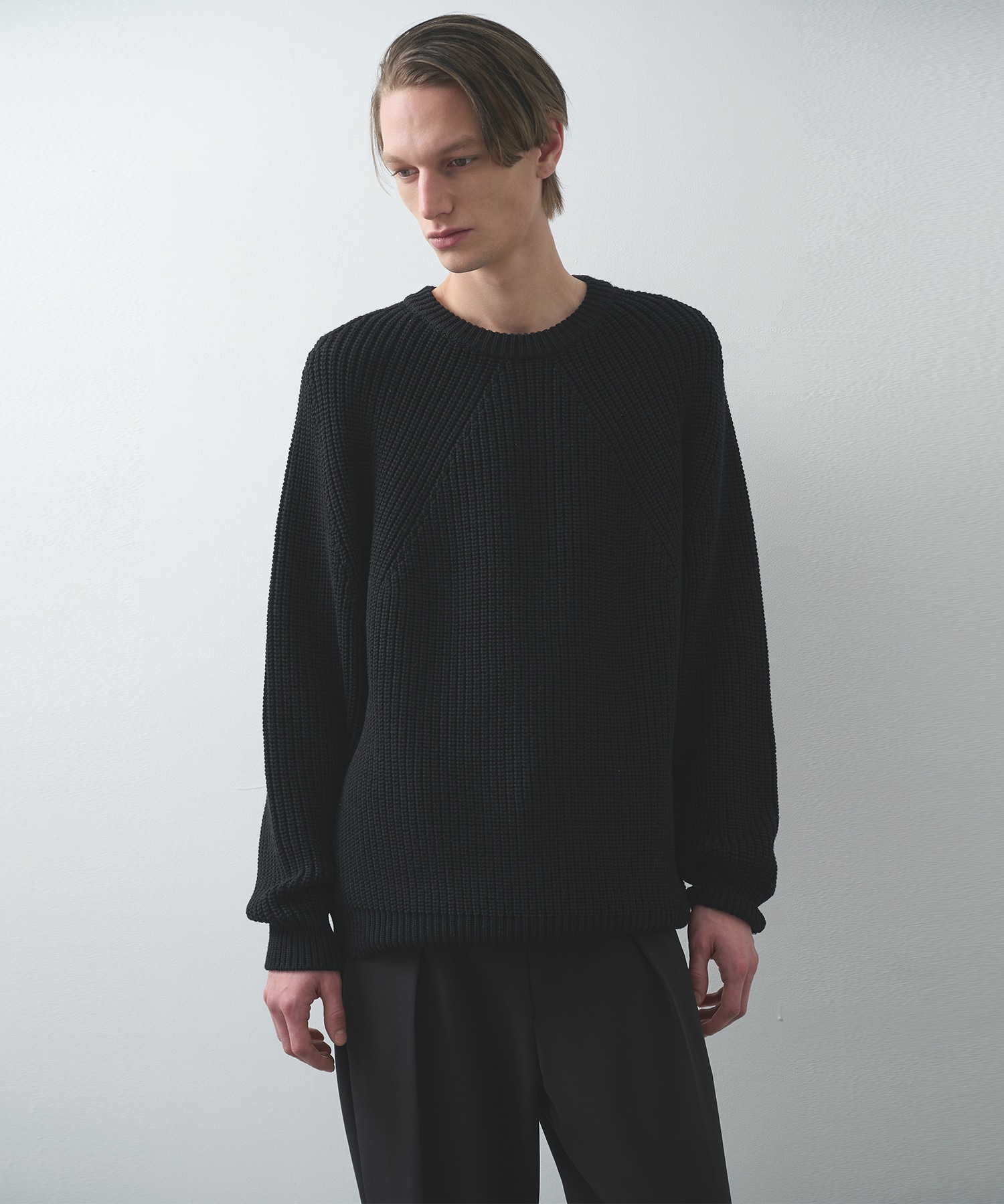 SIGNATURE CREW NECK