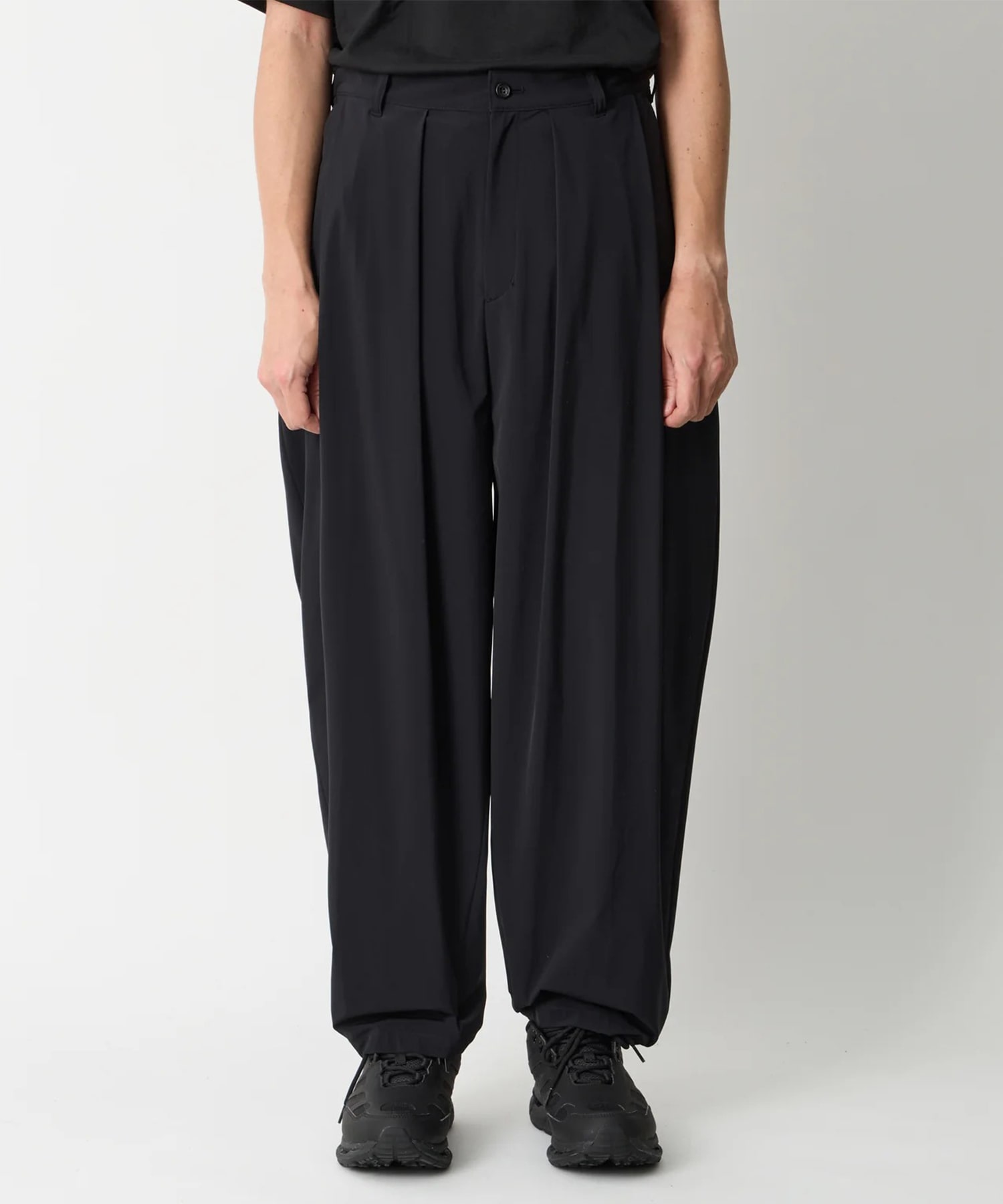 8 TUCK WIDE TAPERED PANTS