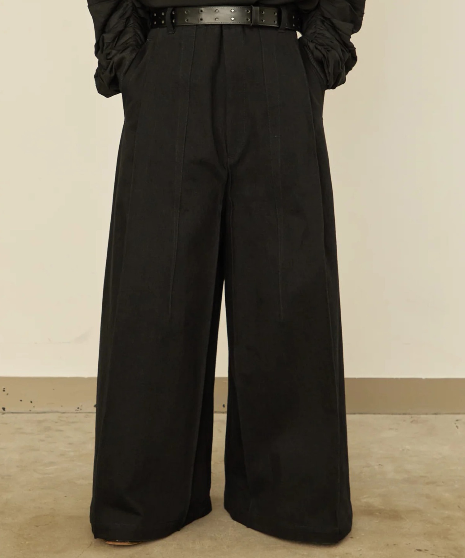 BOX DENIM PANTS