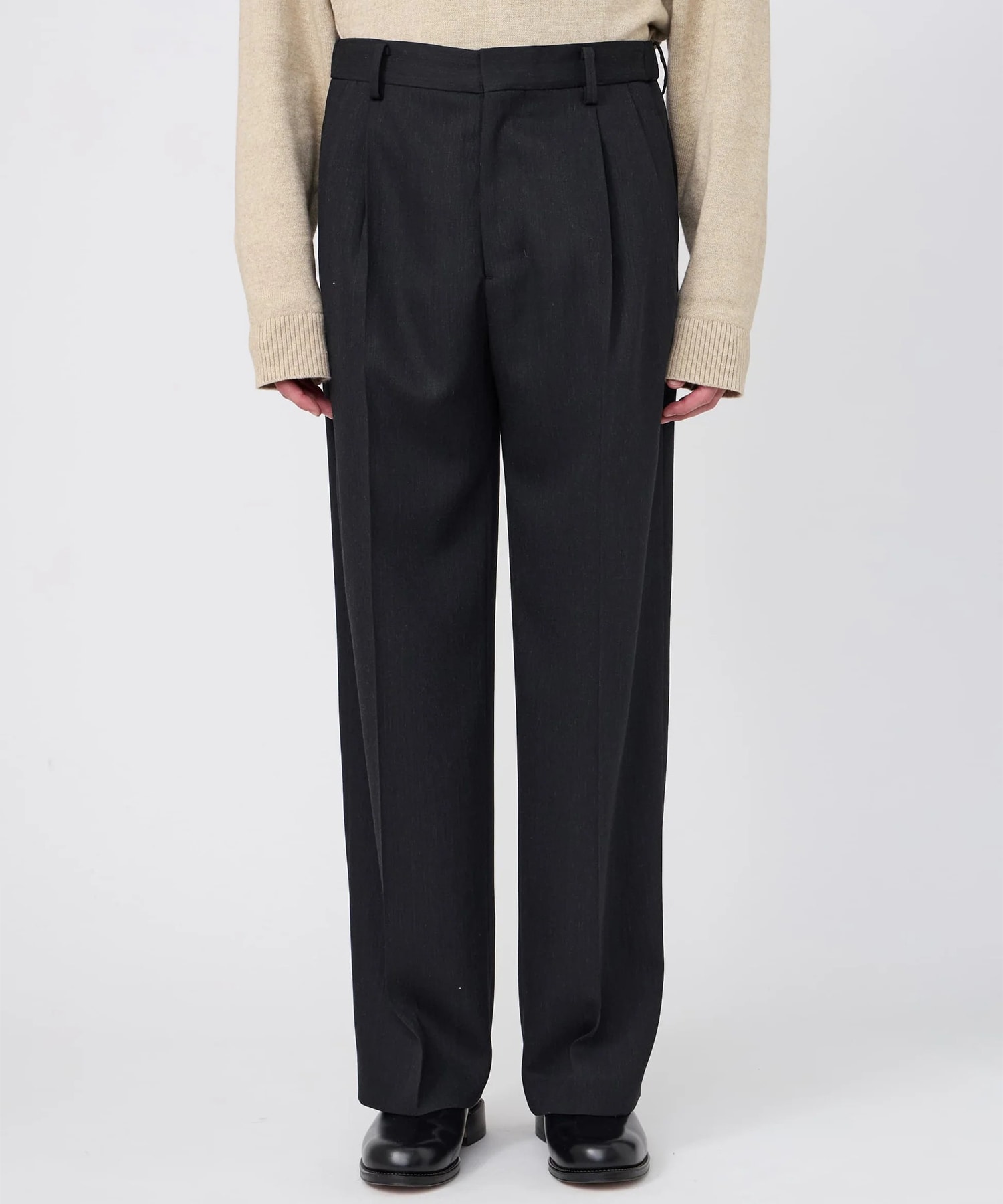 TWO-TUCKS WIDE TROUSERS