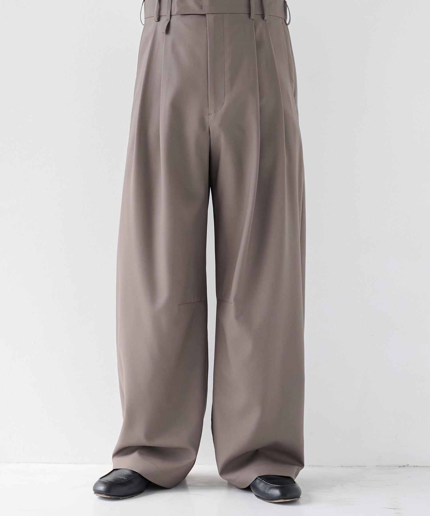 2Tuck Curve Slacks