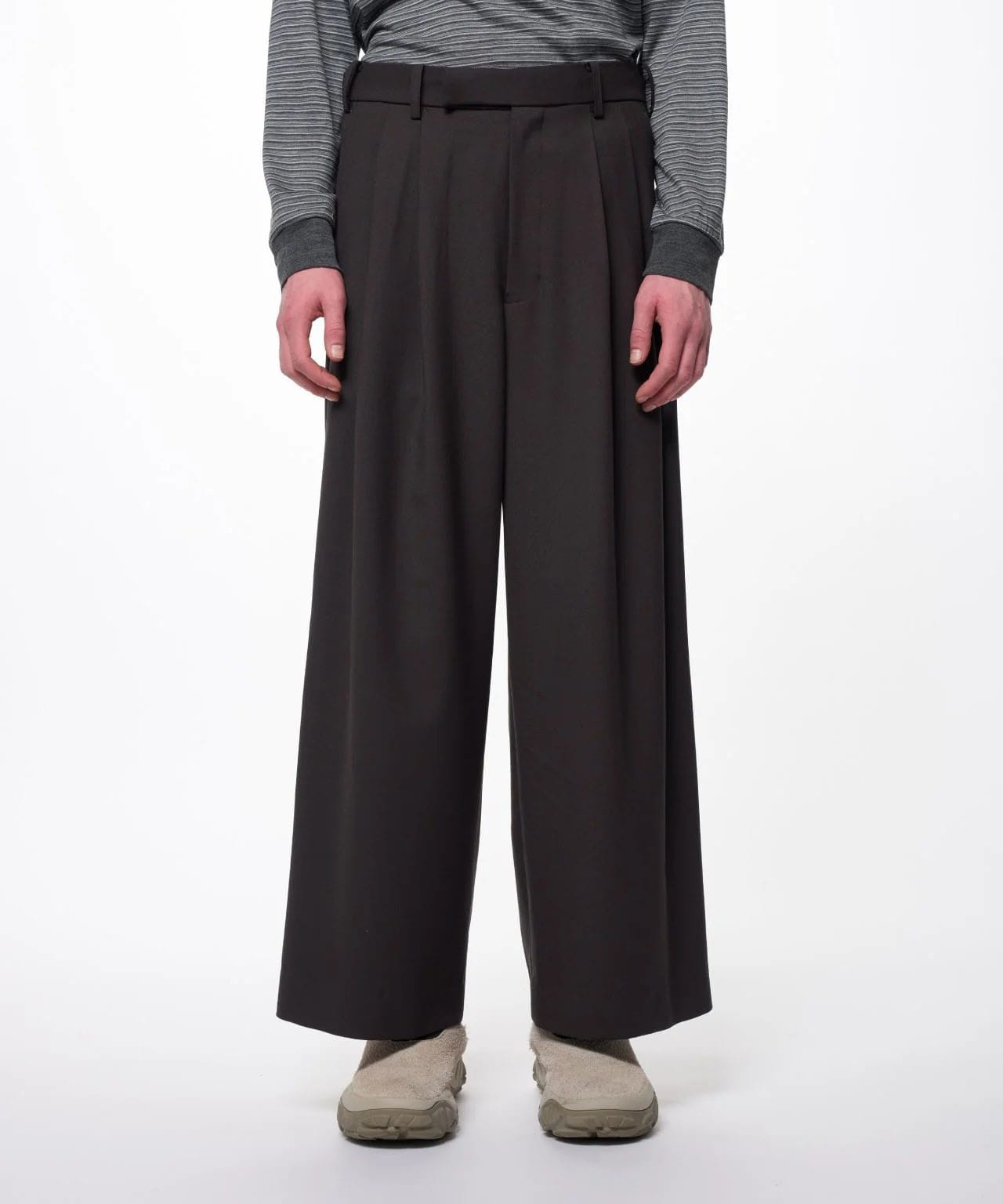 DOUBLE PLEATED BAGGY TROUSERS