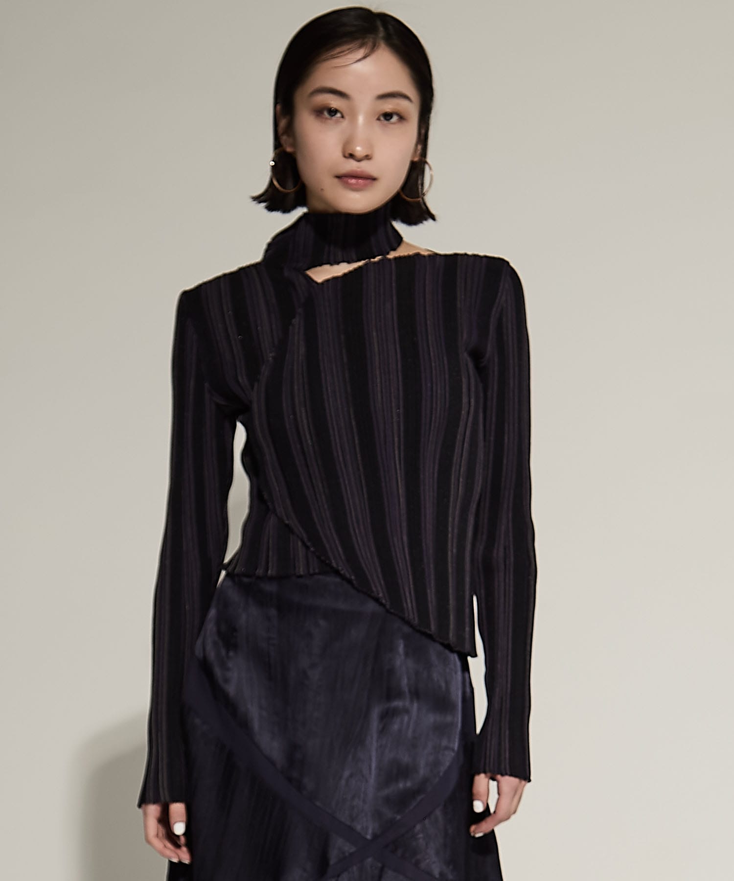 ASYMMETRIC OVAL JUMPER