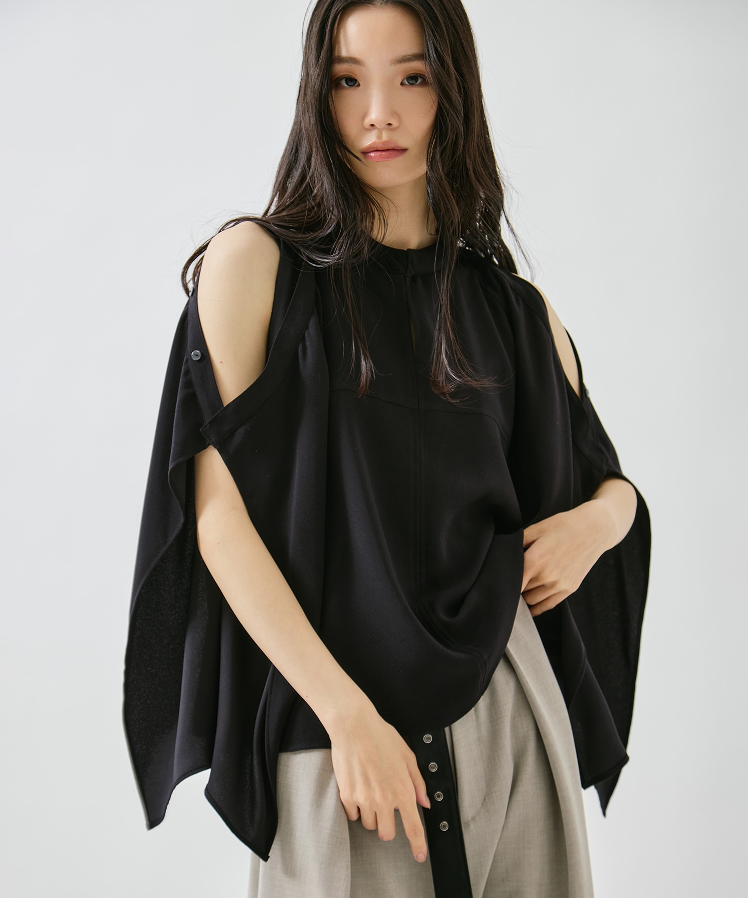 BACK SATIN DRAPE BLOUSE