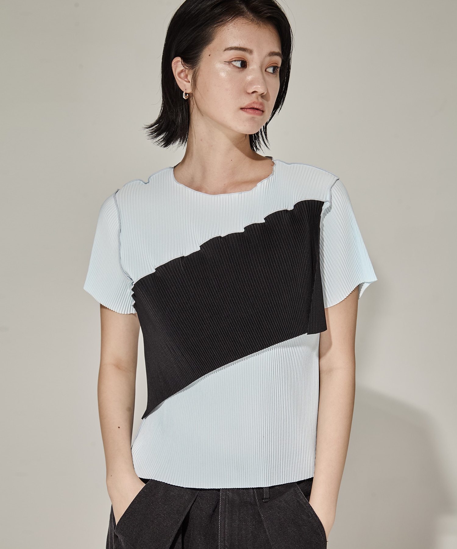 SPIRAL WAVE SHORT SLEEVE TOP