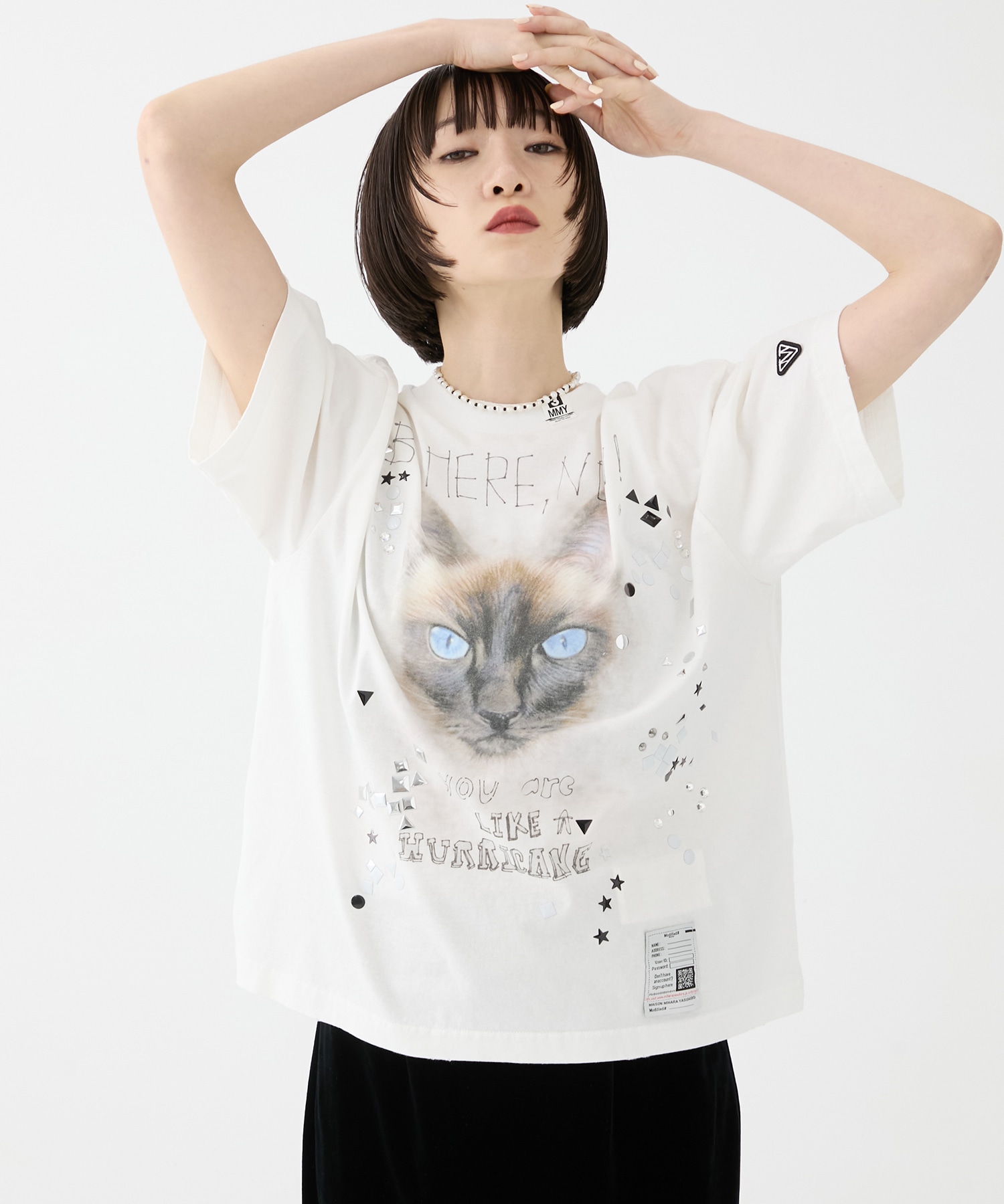 EMBELLISHED DISTRESSED TEE