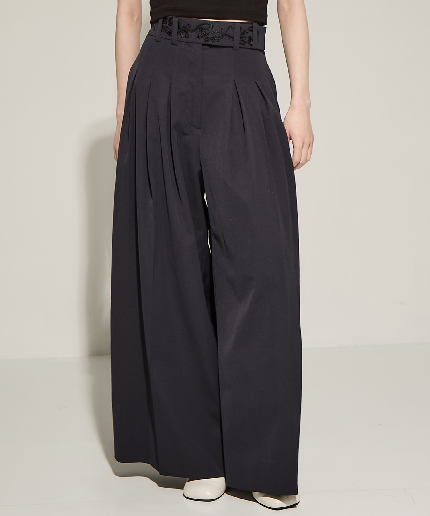 Cucurbita embroidered wide slacks