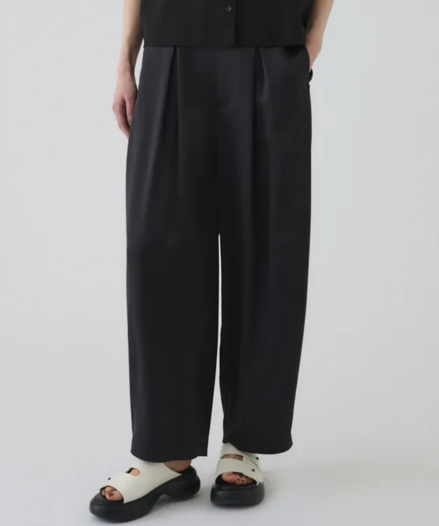 Round silhouette satin PT
