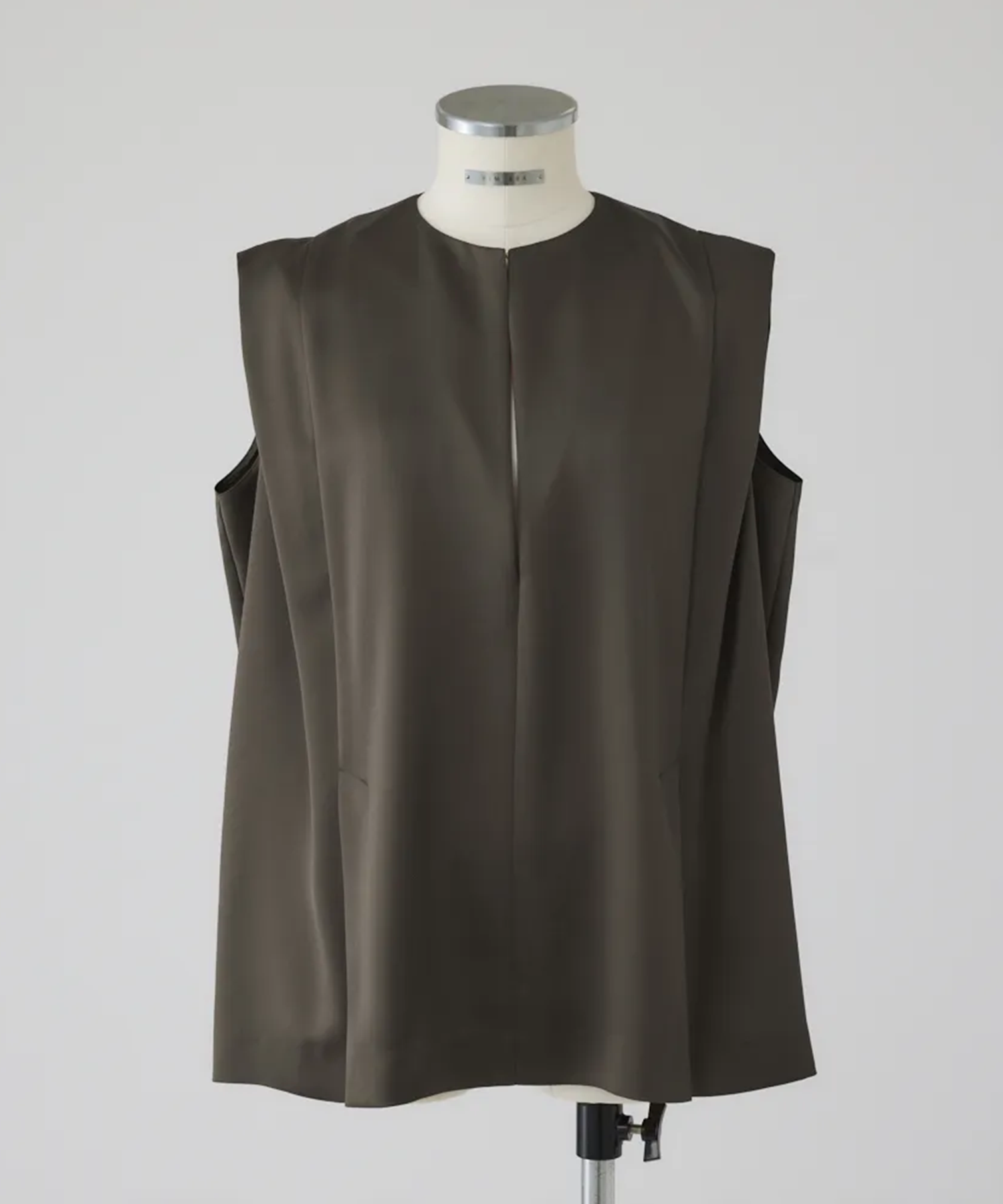 Satin chic vest