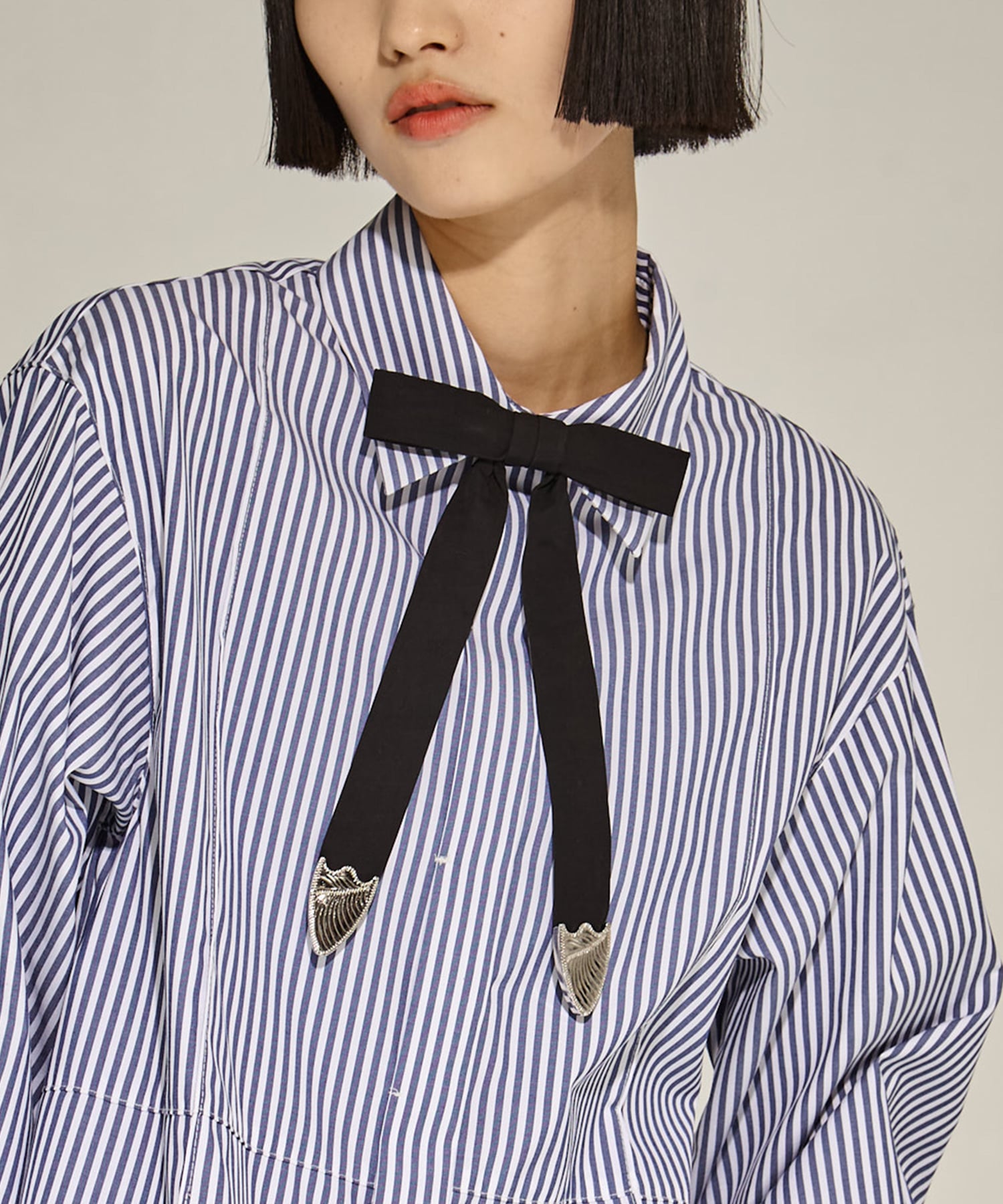 Metal ribbon clip tie