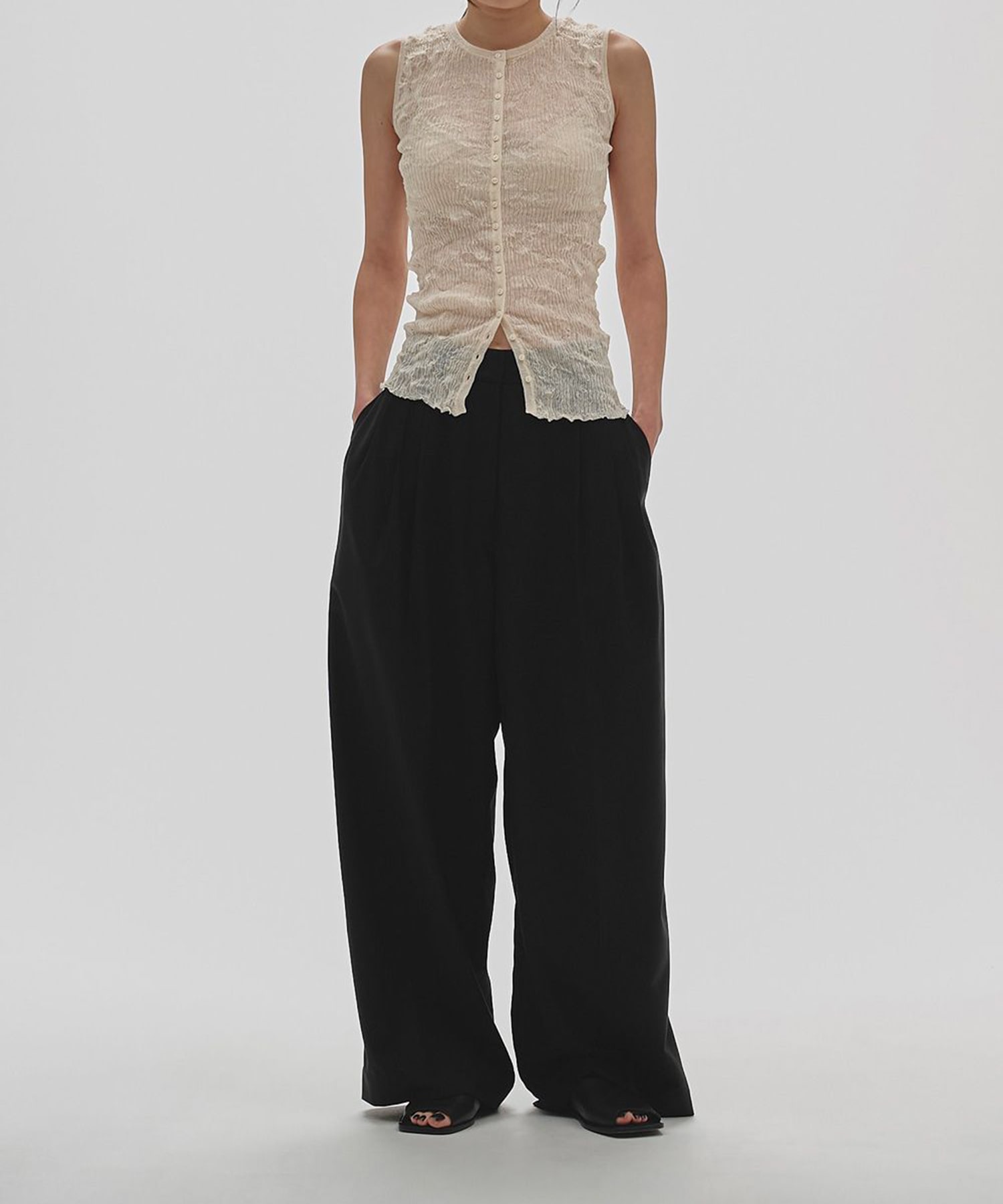 Lightweight Tuck Trousers
