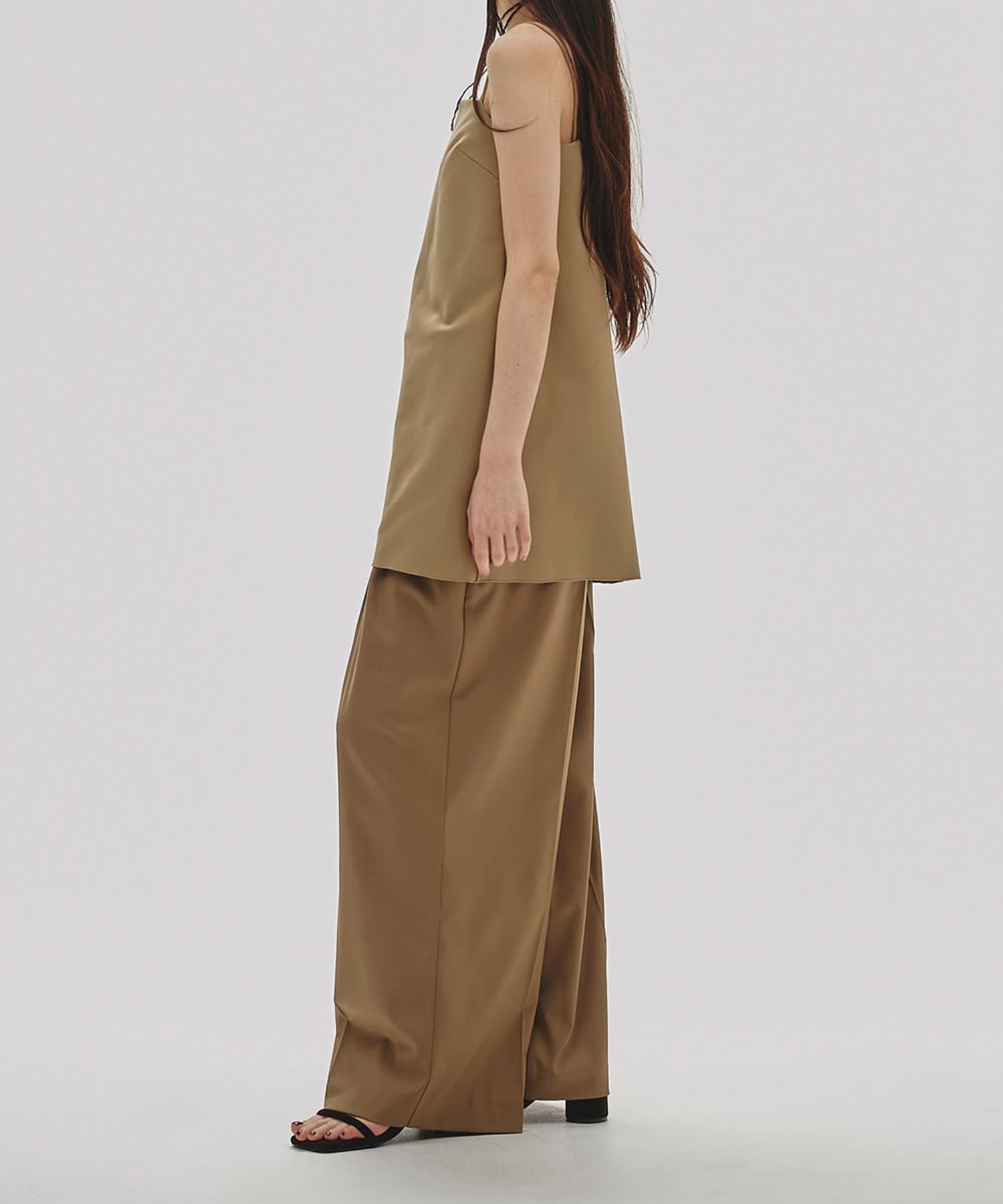 Lightweight Tuck Trousers