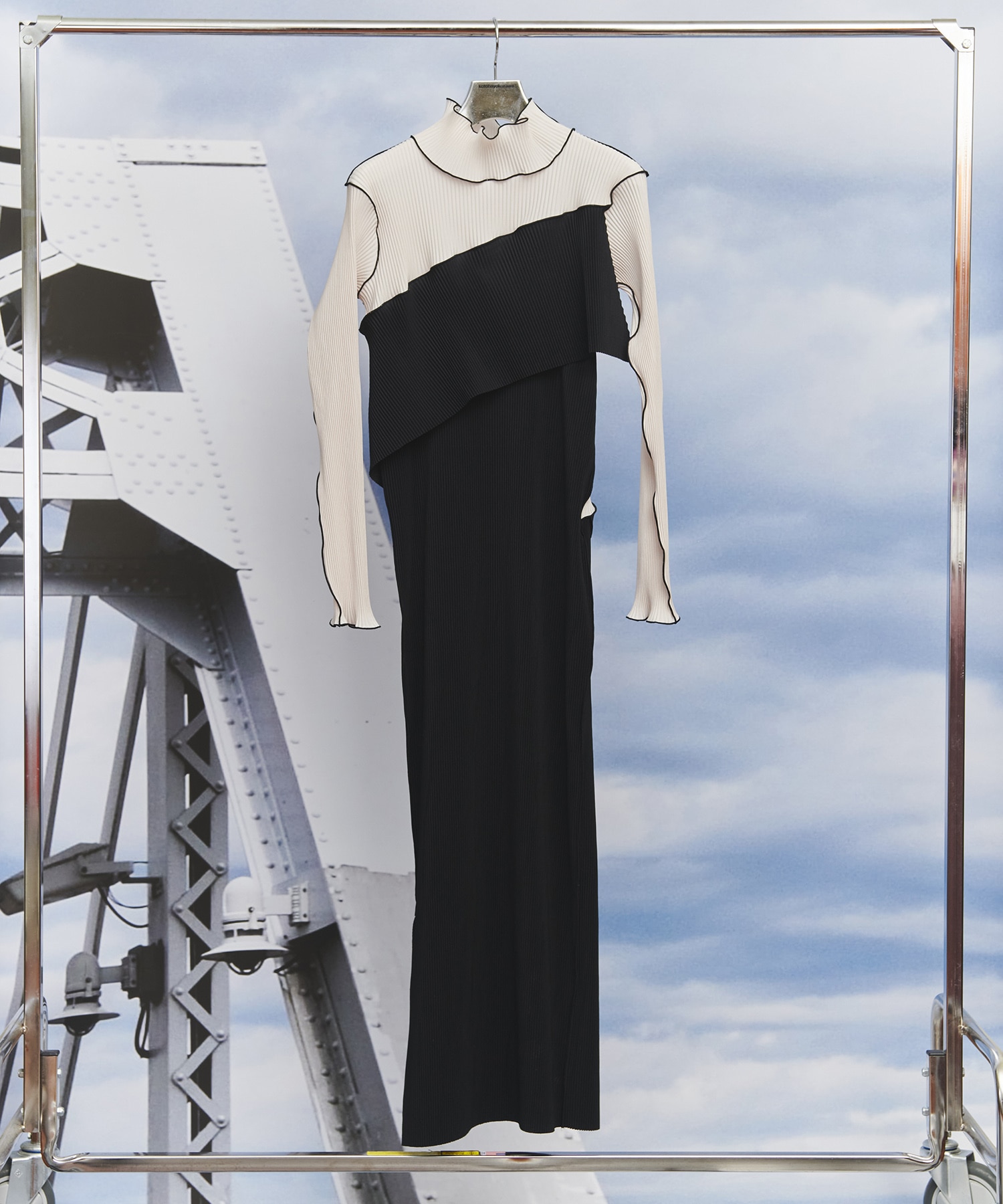 SPIRAL WAVE LONG SLEEVE DRESS *HIGH NECK TYPE