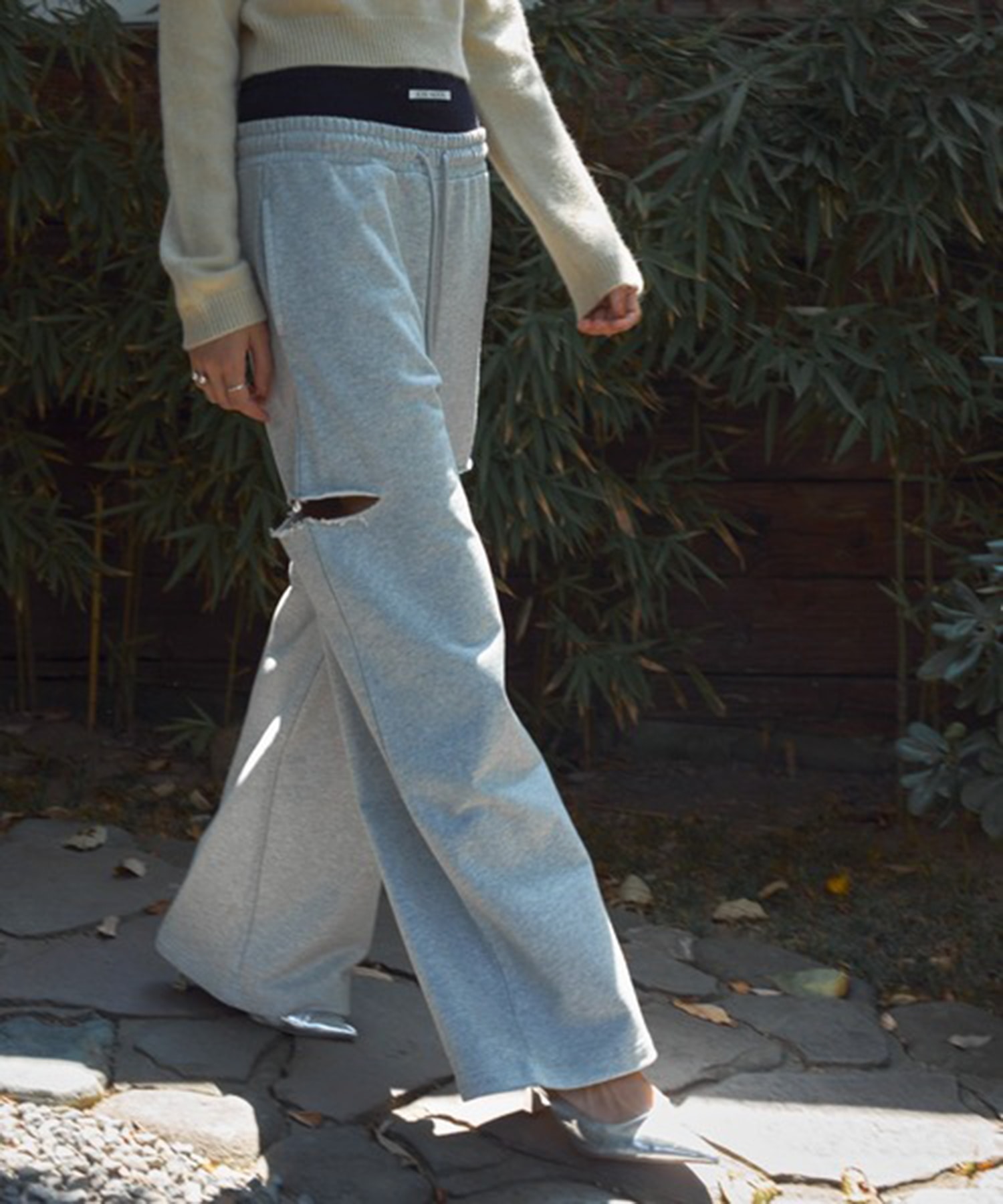 SLIT SWEAT PANTS with PEARL