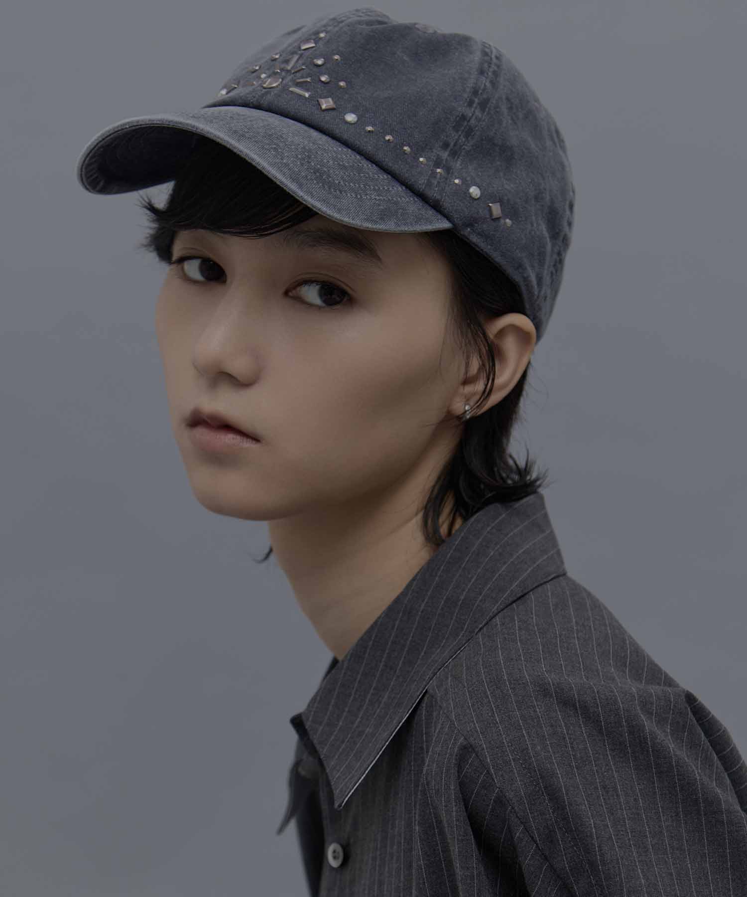 silver metal tiara cap