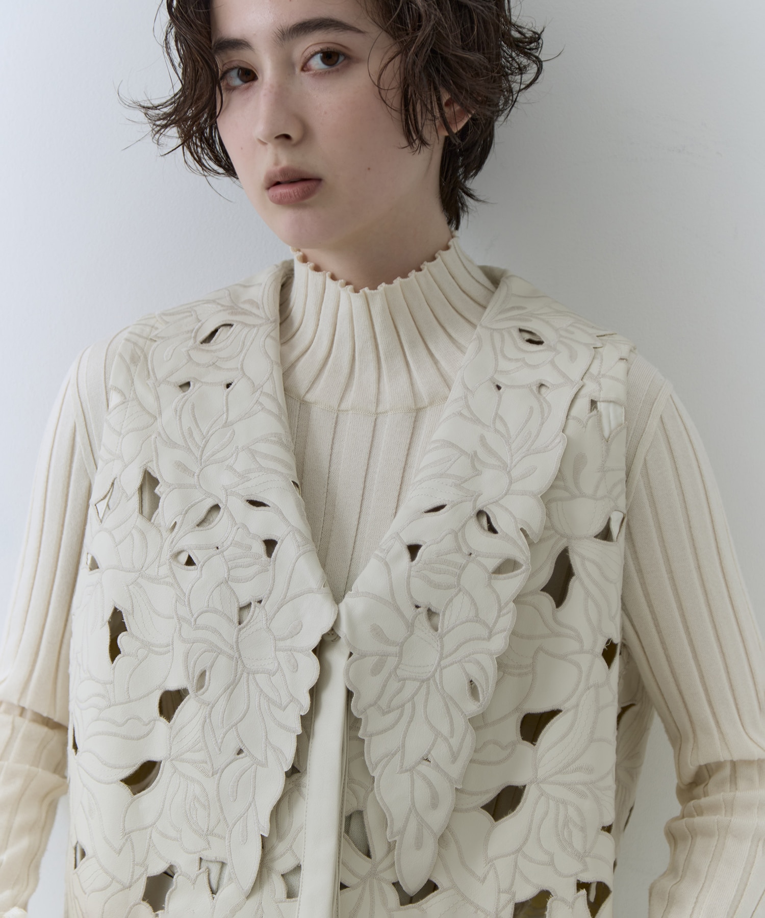 UND LACE CUTWORK VEST　TOP
