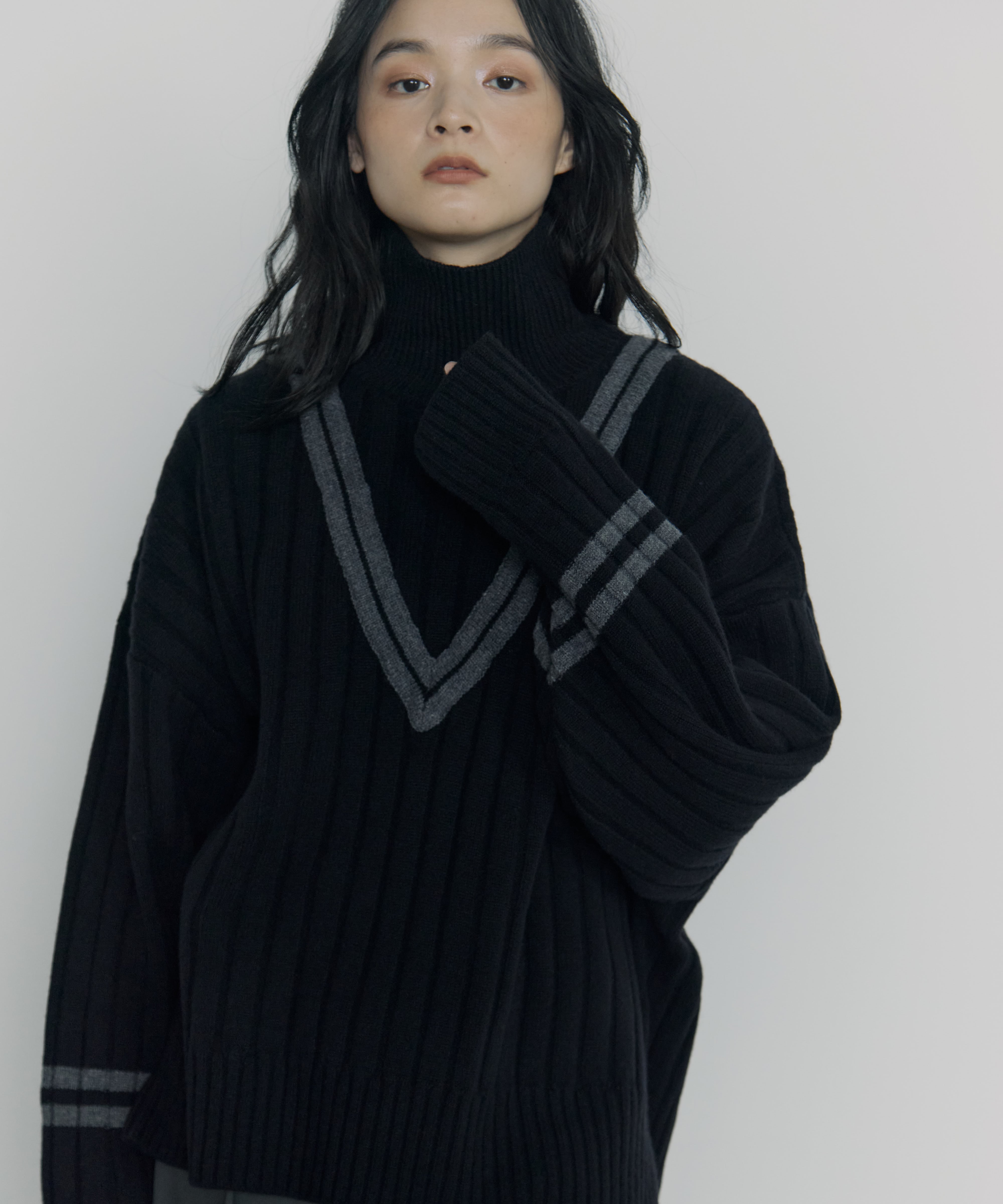Lines Turtle Neck Knit