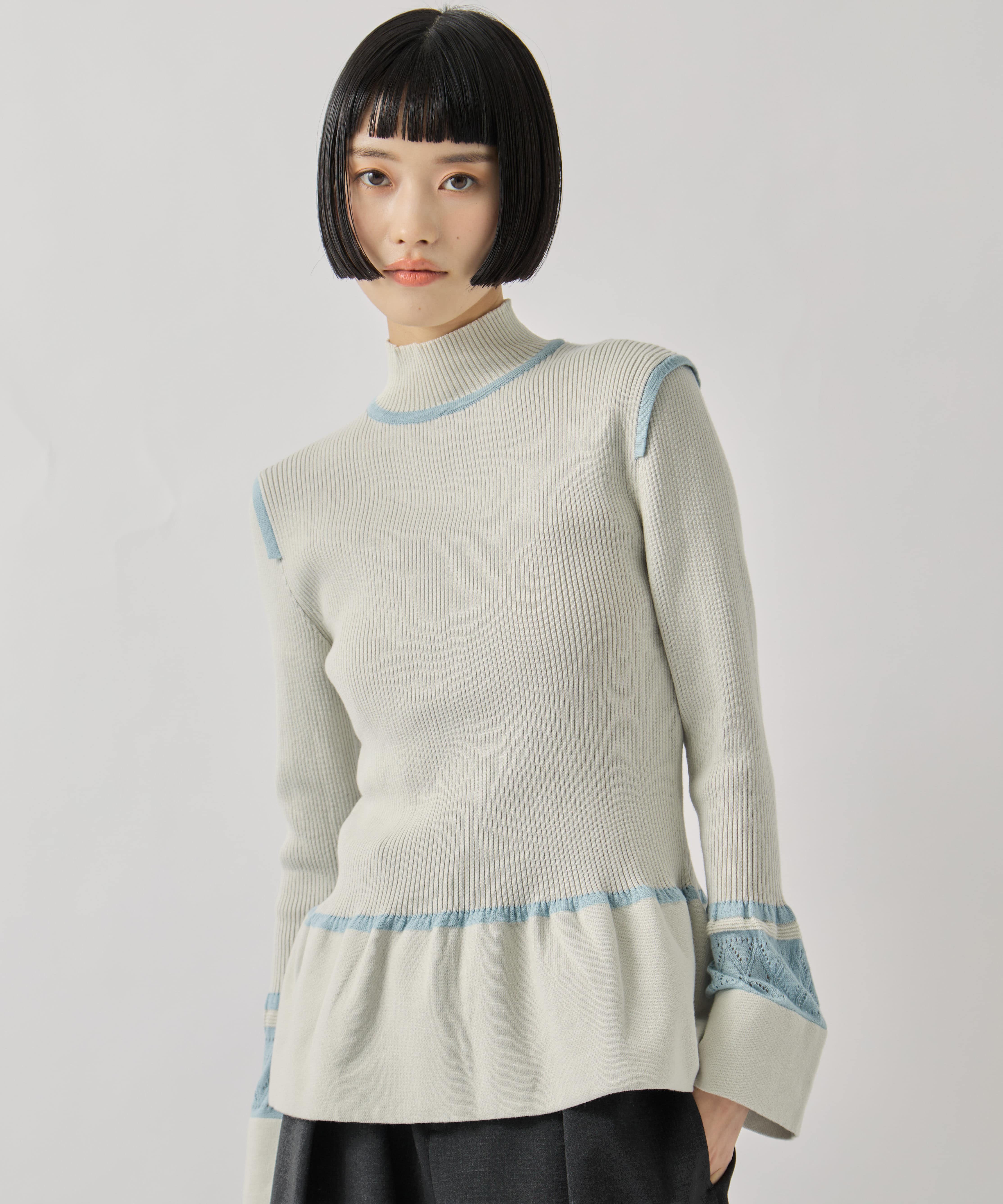 LACE FLARE KNIT