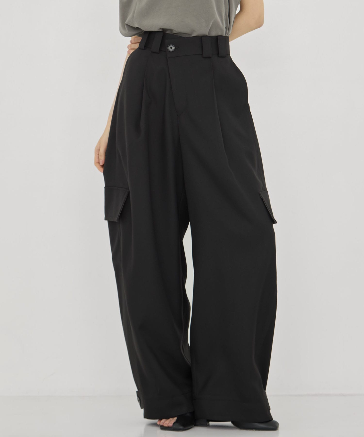 Barrel Leg Cargo Trousers