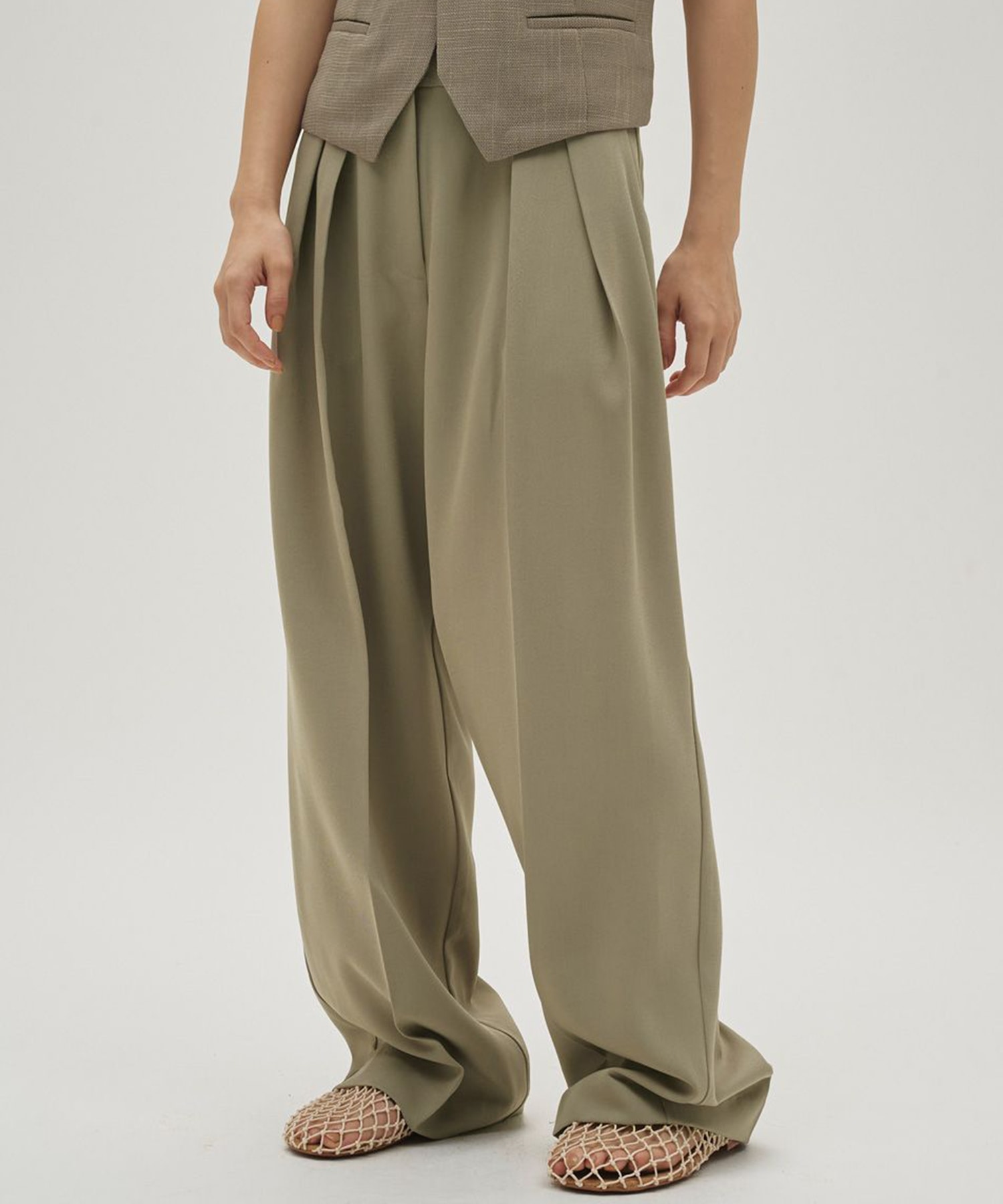 Tuck Wide Trousers