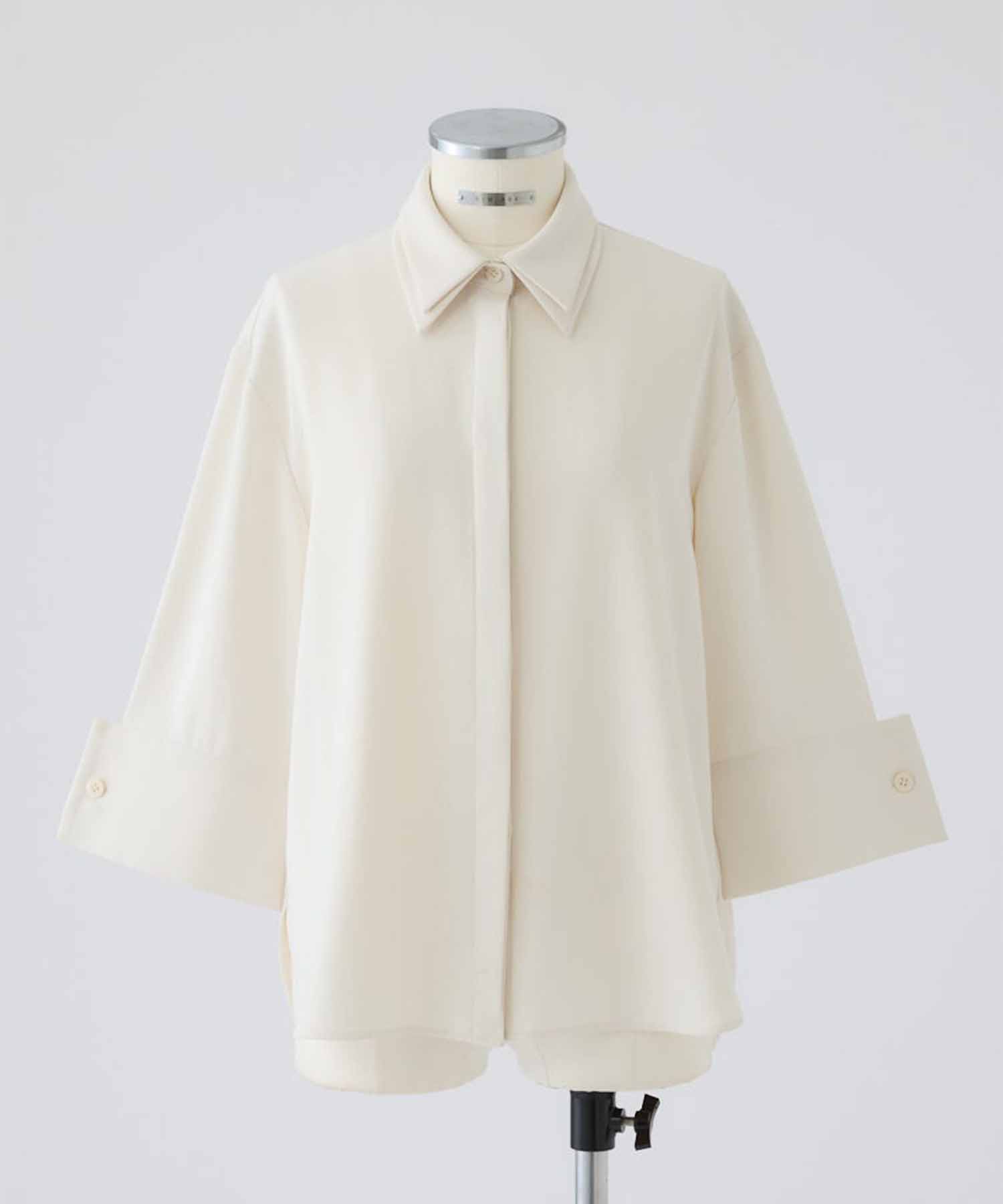 W-collar classical blouse