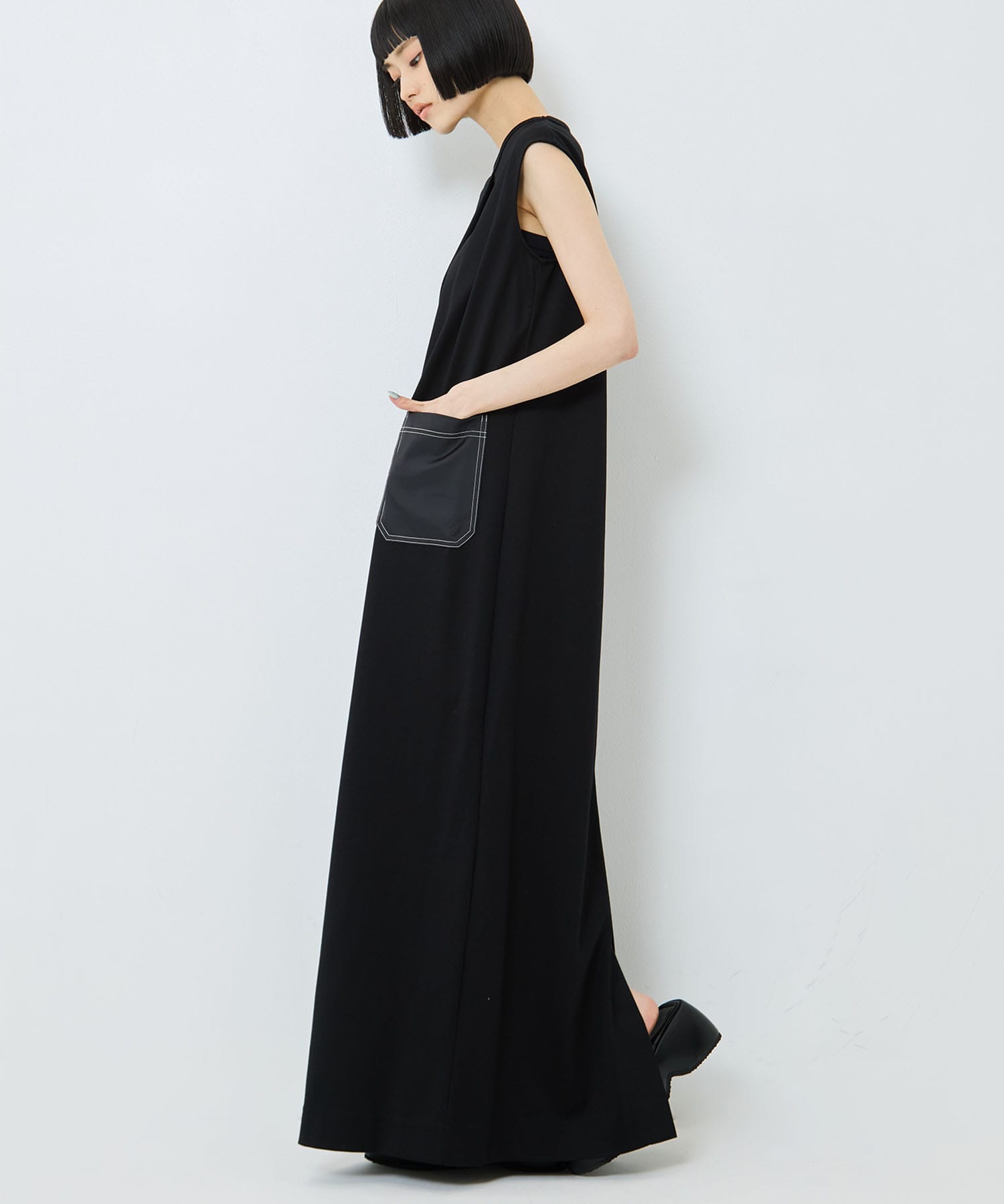 REFINA STRUCTURED SLEEVELESS DRESS