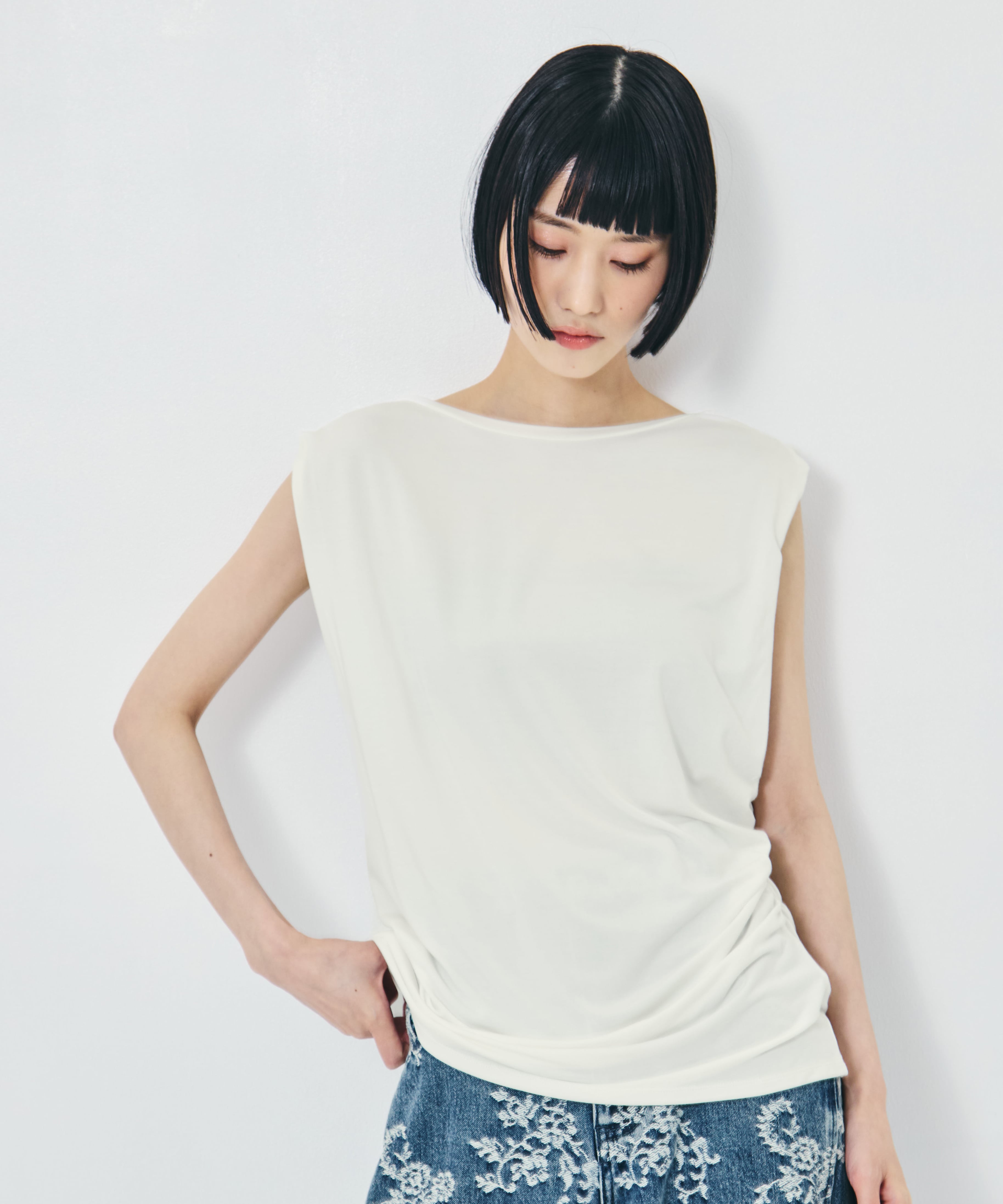 別注collagen no sleeve tops