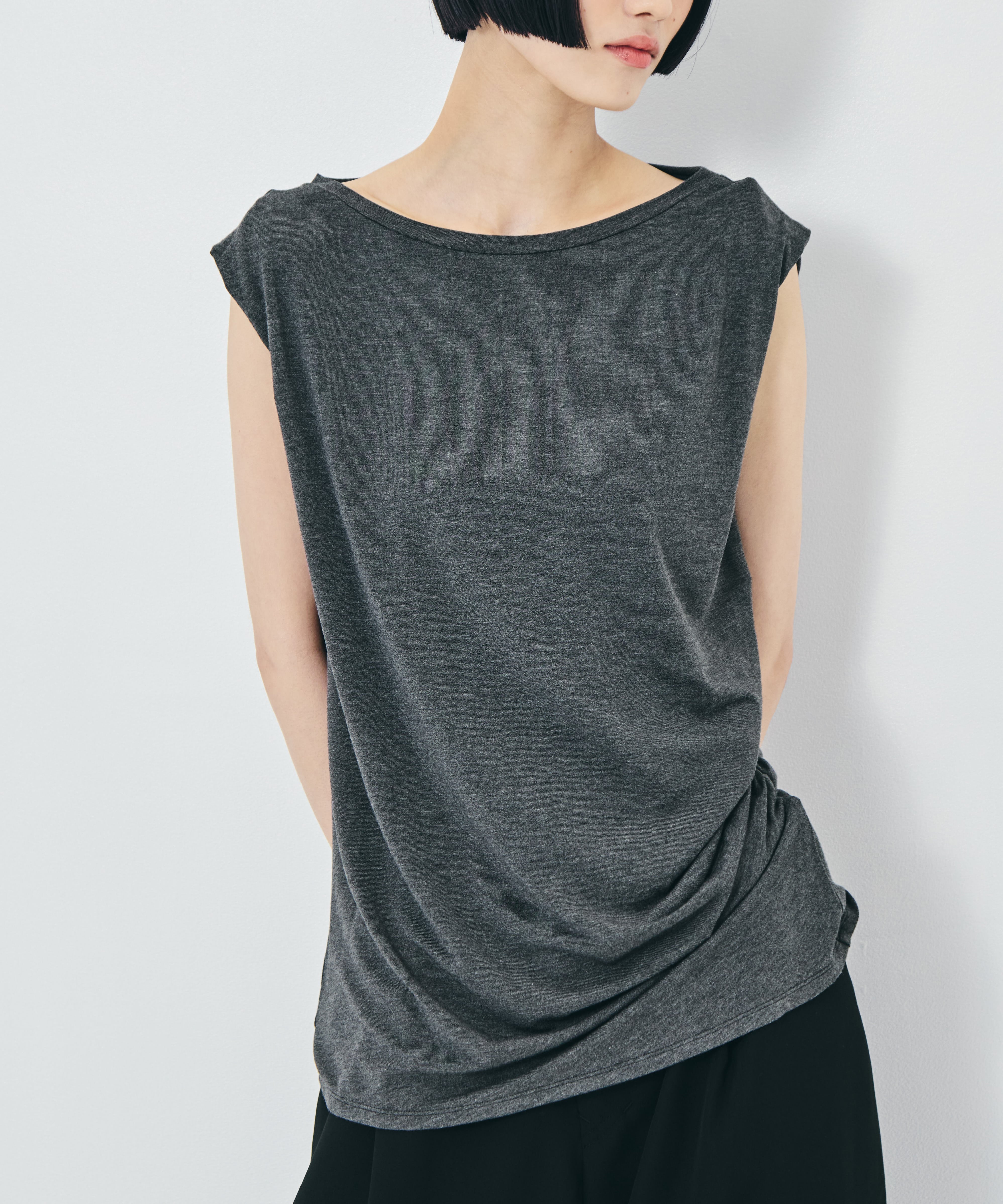 別注collagen no sleeve tops