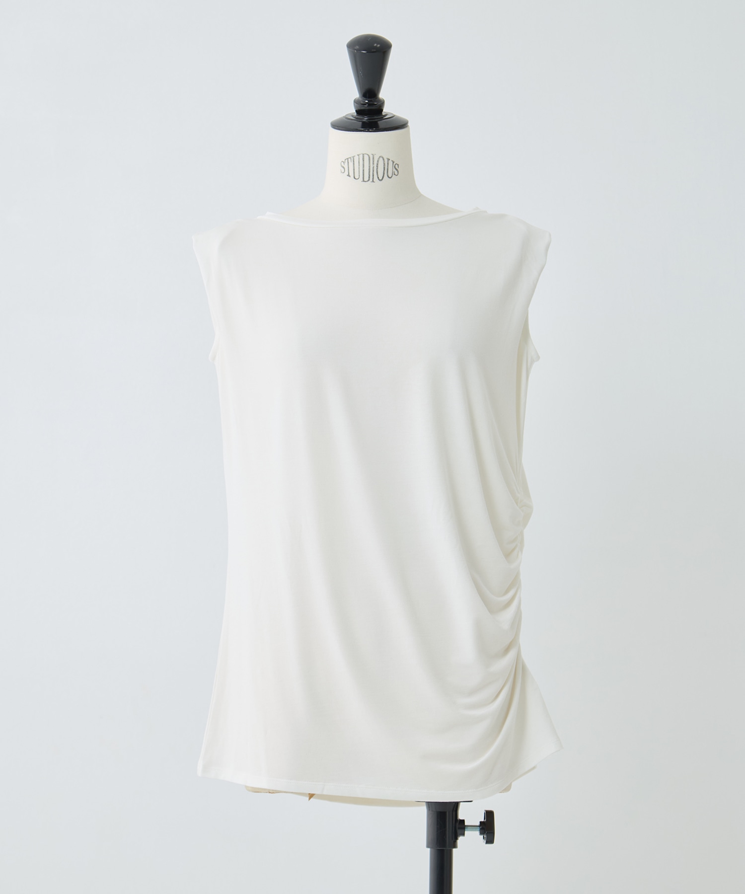 別注collagen no sleeve tops