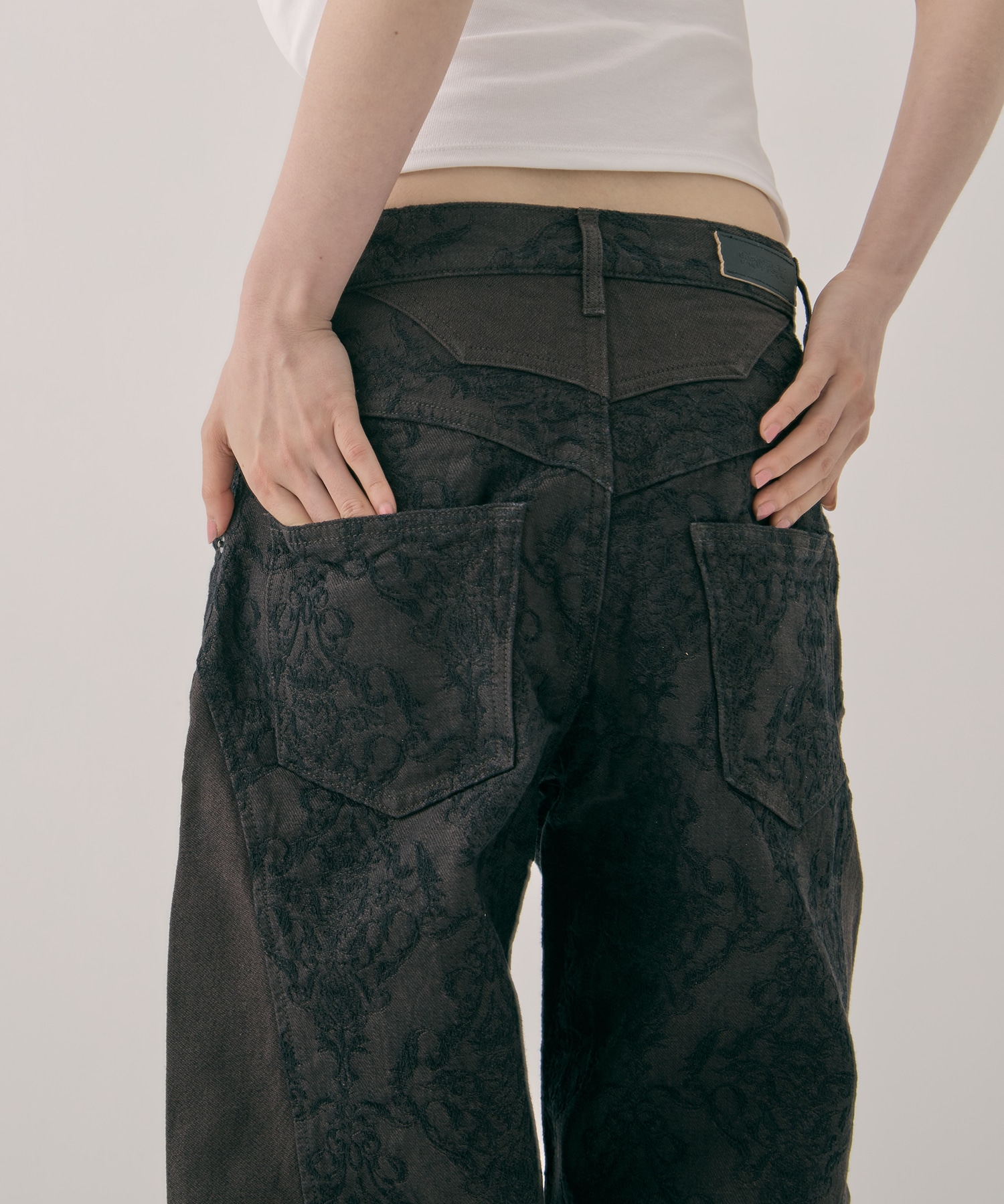 別注 DAMASK-PRINT DENIM CURVE-FIT HIGH-RISE JEANS