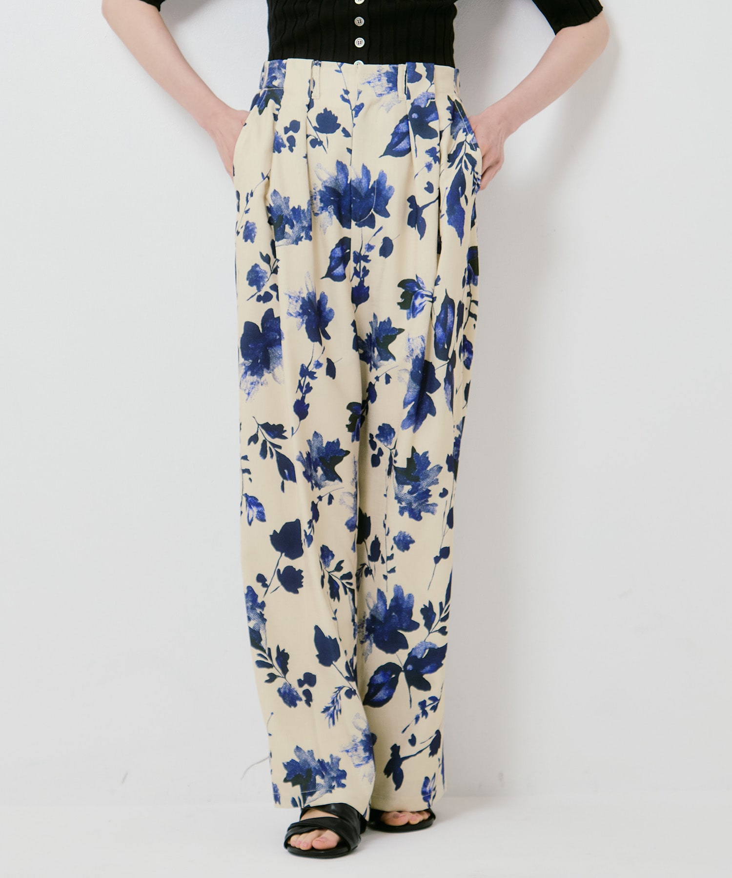 GRAINY FLOWER STRAIGHT PANTS