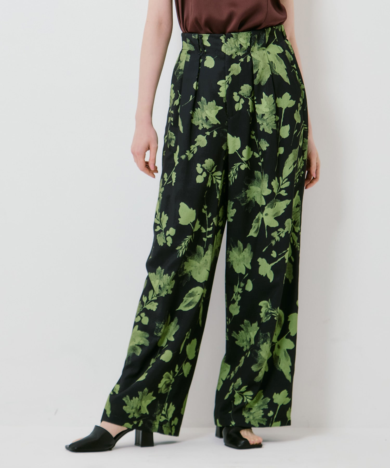 GRAINY FLOWER STRAIGHT PANTS