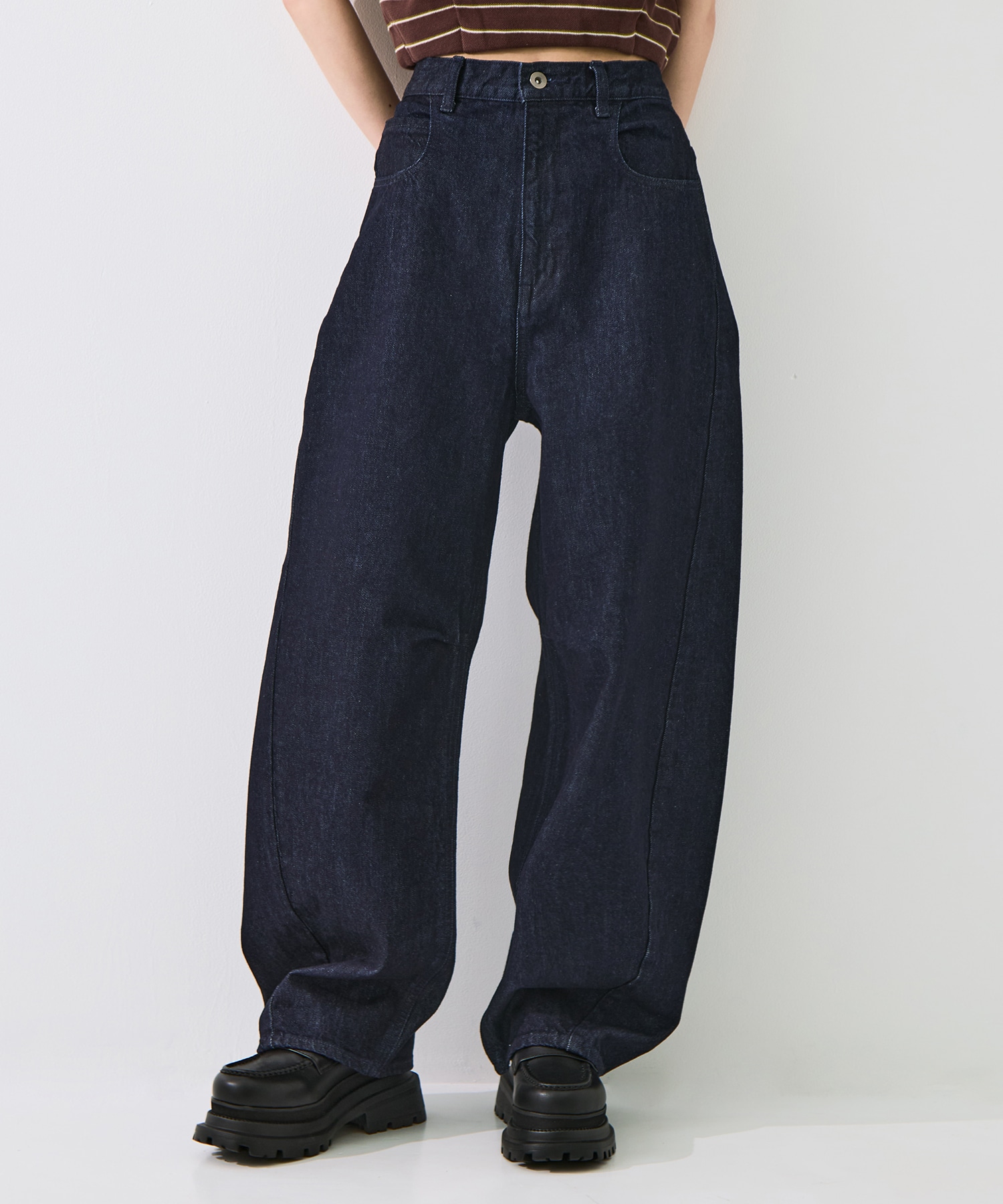 Damaged Barrel Leg Jeans