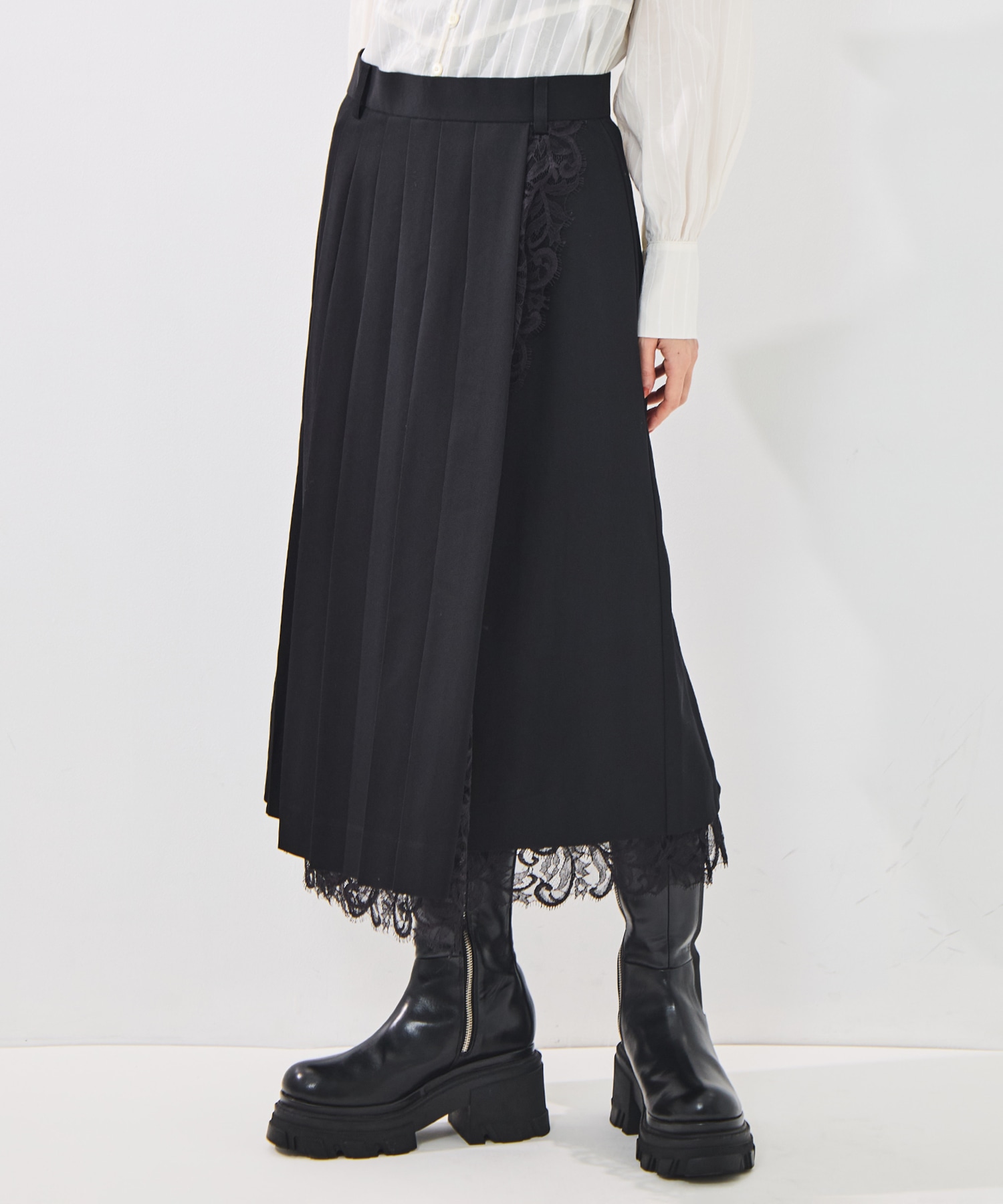 FINE WOOL PLEATED SKIRT WITH LACE TRIM
